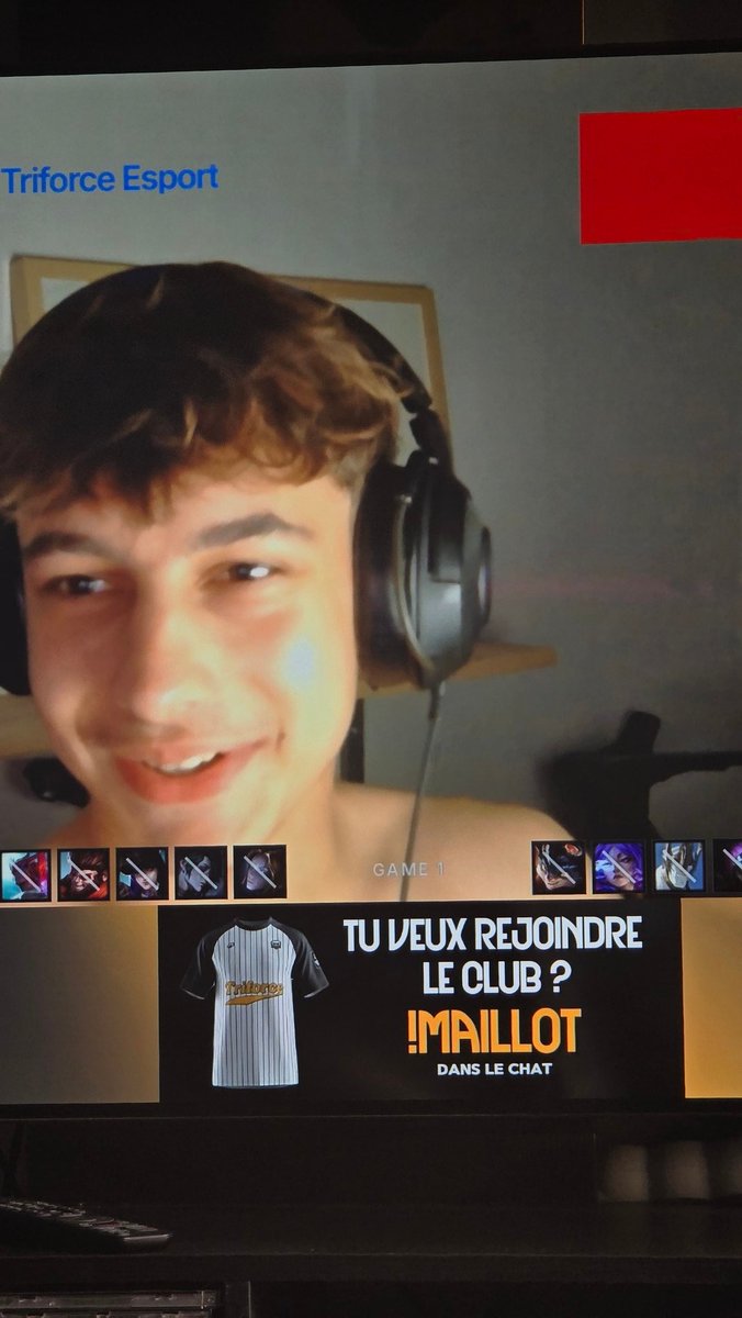 ARK_Sharkis's tweet photo. Le CEO @la_triforce_ttv qui peut meme pas s'offrir le maillot, faites des dons la team 🙏
(Joyeux anniversaire 🦈) https://t.co/JteiluM6eV