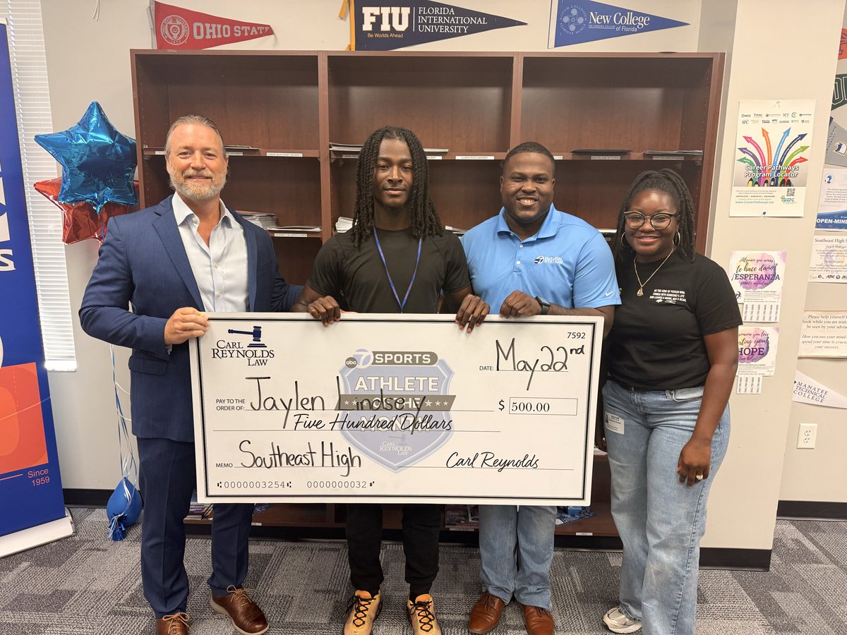 JaylenL941's tweet photo. Another blessing!#SEHS #Athleteofthemonth #Trackandfield
@CoachKitchie https://t.co/8SAQmw6xhe