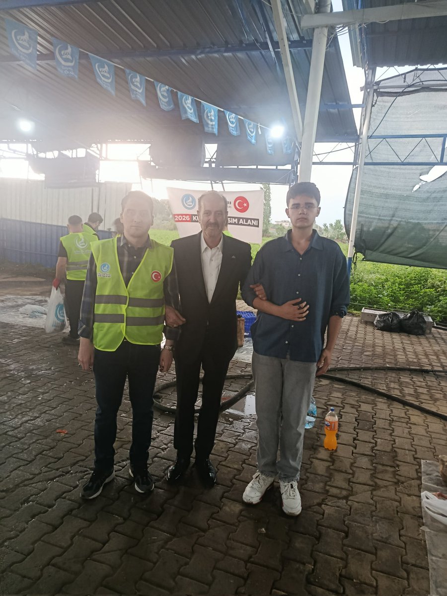 ErenKrl35's tweet photo. Ülkü Ocakları İzmir İl Başkanlığı olarak, Genel Merkezimiz ve Avrupa Türk Konfederasyonumuza bağışlanan kurbanları; İslami usullere uygun, hijyenik ve titizlikle  vekaleten keserek ihtiyaç sahibi vatandaşlarımıza ulaştırdiklari için başta https://t.co/7zrR4r8YJH