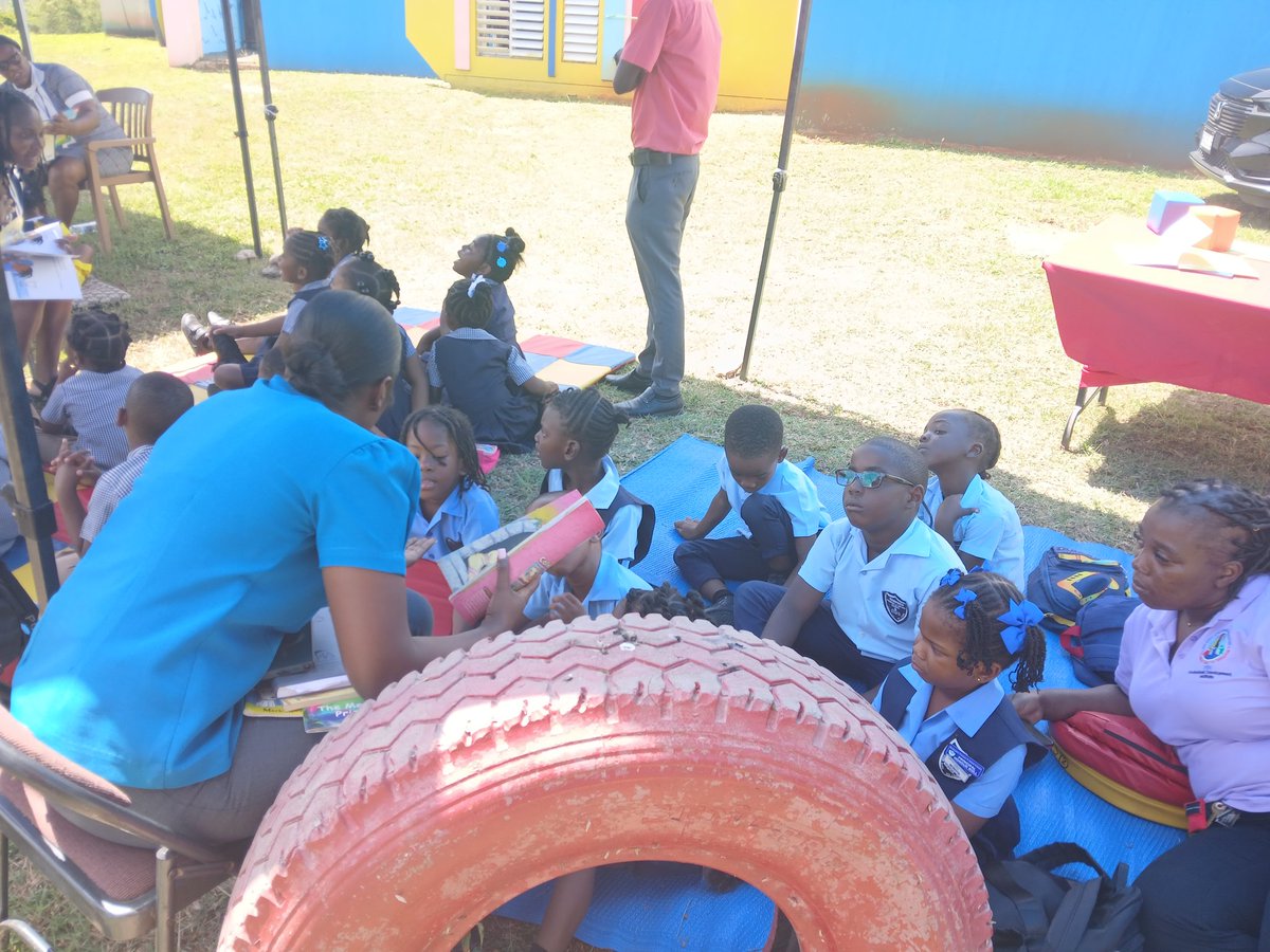 ItzzMell_ECC3's tweet photo. Thank you to Ms.Stewart from @themohwgovjm  for participating in #ECCReadPonDiCawna today at Hague Primary and Infant.
@ECCJA @cfranoBrighty @BeeAronson @annie_porter1 
#12StandardsMatter #ReadingMatters https://t.co/i0AaNxRc1q