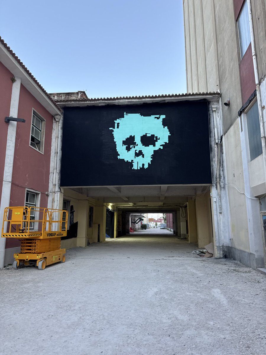 LoroMasnah's tweet photo. ⚠️ work in progress ⚠️

Look at it closely 👀 

featuring @XCOPYART powered by @opensea 

📍 @NFCsummit https://t.co/vCeItUU3bk