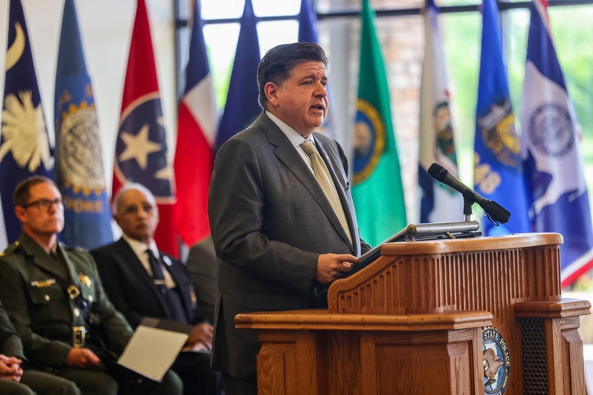 GovPritzker's tweet photo. To our Medal of Honor awardees: our gratitude is endless — for your service, bravery, and valor.

Your sleepless nights and the hours away from your loved ones can never be repaid in full.

But awarding you is an important way for us to demonstrate the reverence we hold you in. https://t.co/AVkB1Fquzh