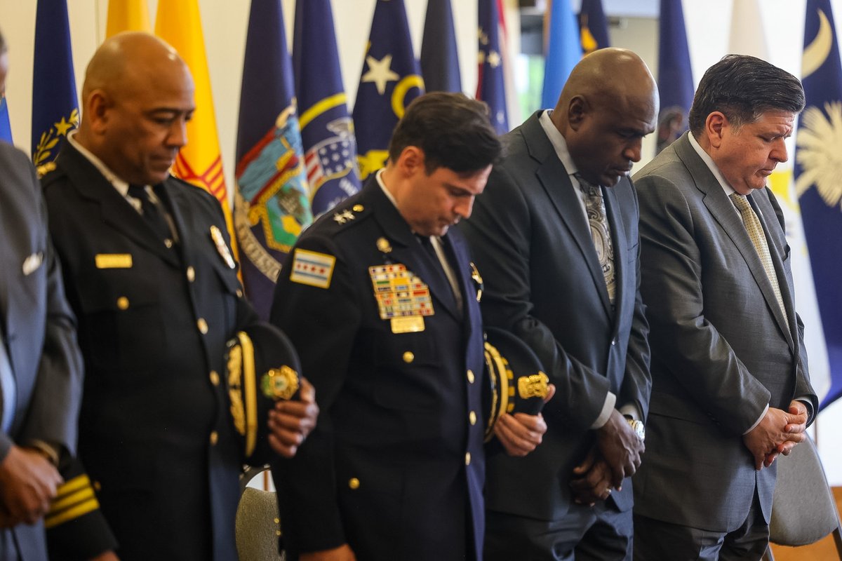 GovPritzker's tweet photo. To our Medal of Honor awardees: our gratitude is endless — for your service, bravery, and valor.

Your sleepless nights and the hours away from your loved ones can never be repaid in full.

But awarding you is an important way for us to demonstrate the reverence we hold you in. https://t.co/AVkB1Fquzh