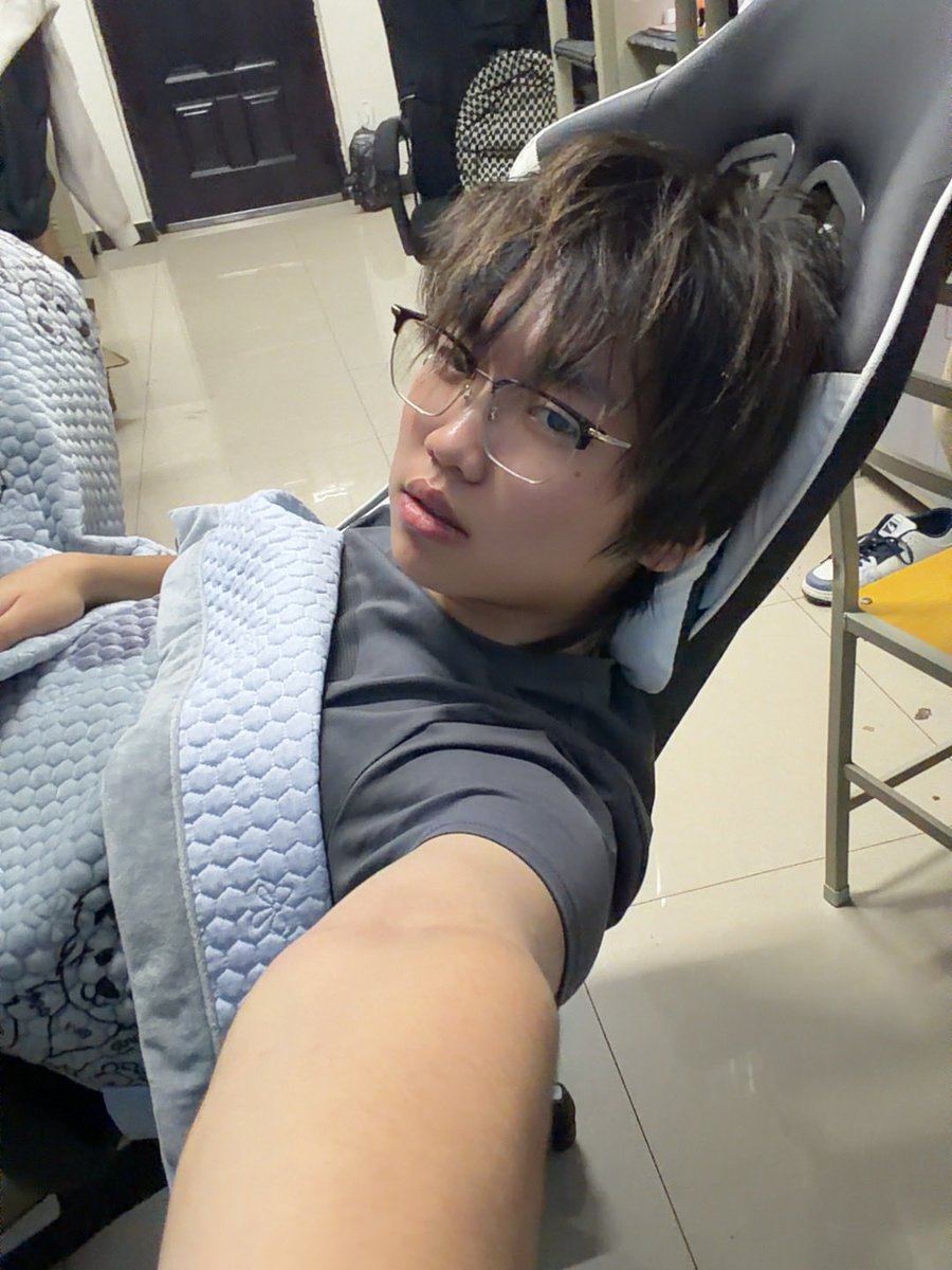 Zier_768's tweet photo. 大一过的日子太好了。胖了点…#男大 https://t.co/hZfhlbXsSq