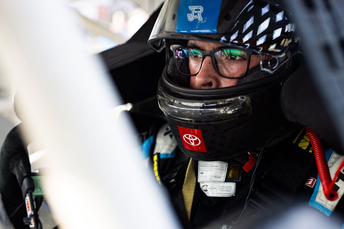 ericjrracing's tweet photo. @daleyearnhardt Made the switch and never looked back. 🤓 https://t.co/1lDHYy9yQZ