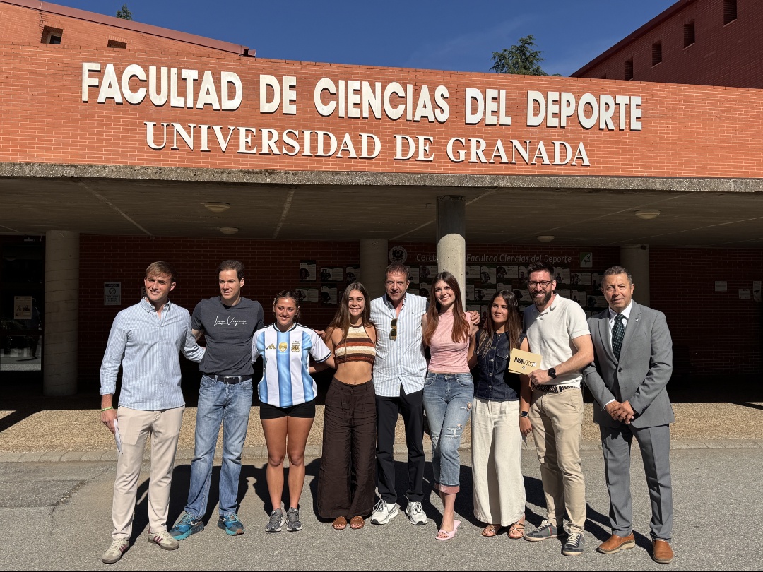 CanalUGR's tweet photo. 🙌 ¡Gran jornada la que hemos vivido hoy en la @Fac_Deporte_UGR! 

🎙️ El encuentro 'Del Campo al Stream' ha reunido a @Cristinini y @cristobalsoria para analizar el presente y futuro de la comunicación deportiva ⚽
 
📲 Esta actividad forma parte del #FlashFest https://t.co/ycz91LD1iR