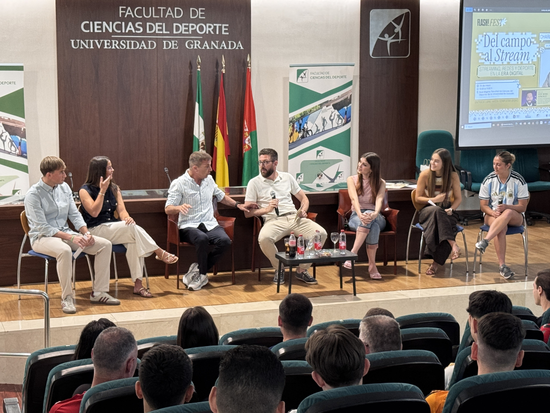 CanalUGR's tweet photo. 🙌 ¡Gran jornada la que hemos vivido hoy en la @Fac_Deporte_UGR! 

🎙️ El encuentro 'Del Campo al Stream' ha reunido a @Cristinini y @cristobalsoria para analizar el presente y futuro de la comunicación deportiva ⚽
 
📲 Esta actividad forma parte del #FlashFest https://t.co/ycz91LD1iR