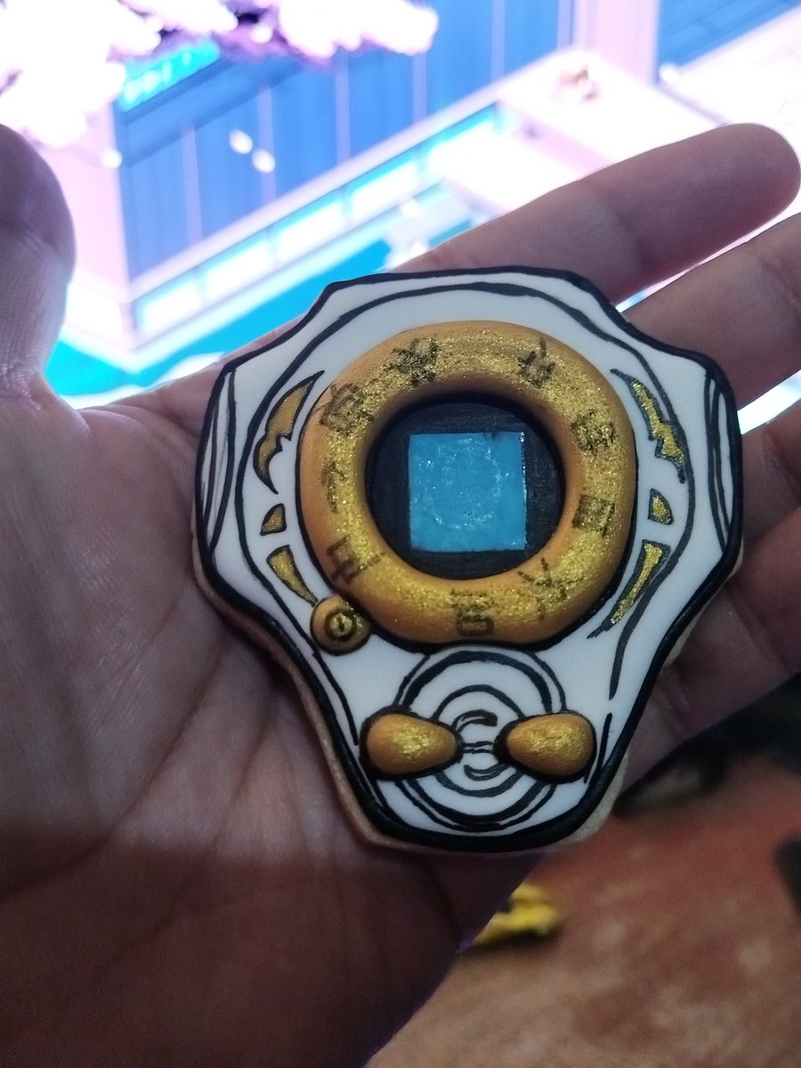 Esarcmon's tweet photo. Meda mucha penita comerme el arte que hace mi novia, pero es que también hace bien ricas las galletitas, así que fotito antes de la mordida a mi #digivice de #tamers https://t.co/6vLInn1RlN