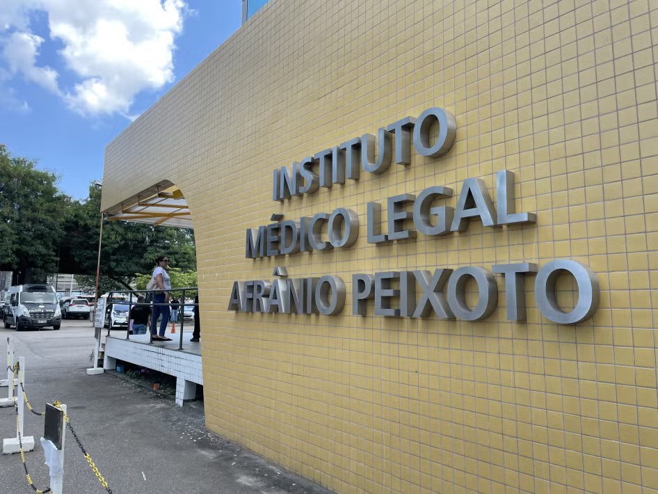 hrw_brasil's tweet photo. O governador do Rio deu passos importantes para fortalecer a perícia, mas deveria ir além: é necessária sua completa desvinculação da polícia civil. Esta independência é crucial para investigações eficazes, sobretudo em casos de mortes pela polícia. https://t.co/viArLpgxXK https://t.co/YQUTEyKEMs