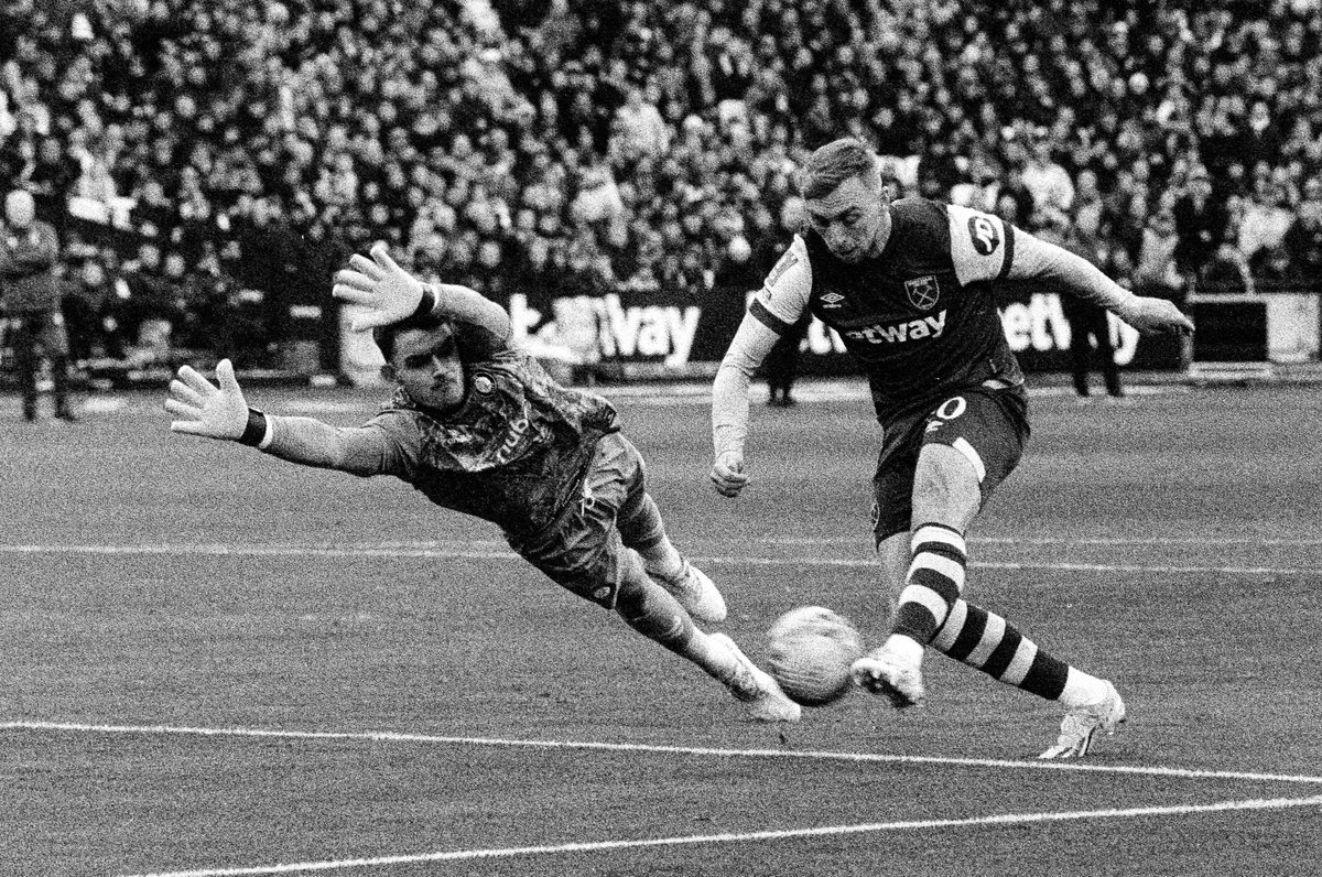 ILFORDPhoto's tweet photo. An couple of awesome football shots from @expiredfilmclub to celebrate our Limited Edition cartons.

#ilfordhp5 #ilfordxp2 #footballxfilm 

©Miles Myerscough-Harris https://t.co/WyUiDmgRH9