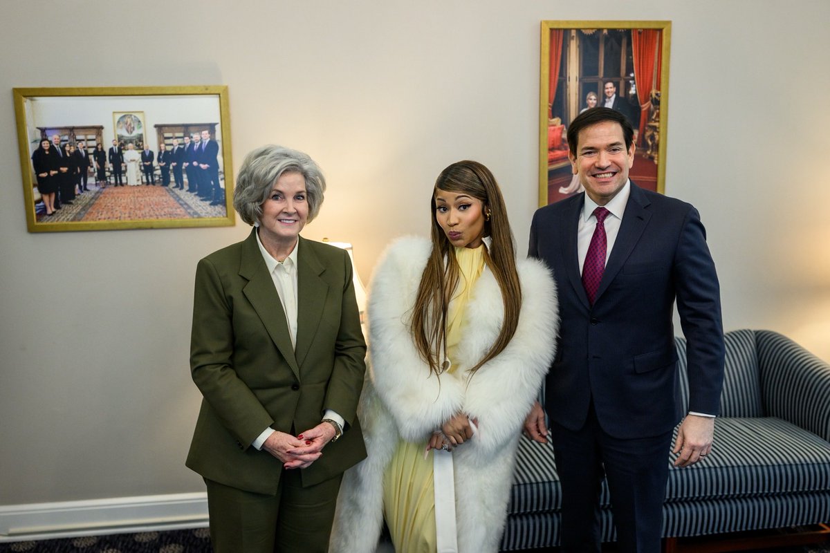 Nicki Minaj tweet media