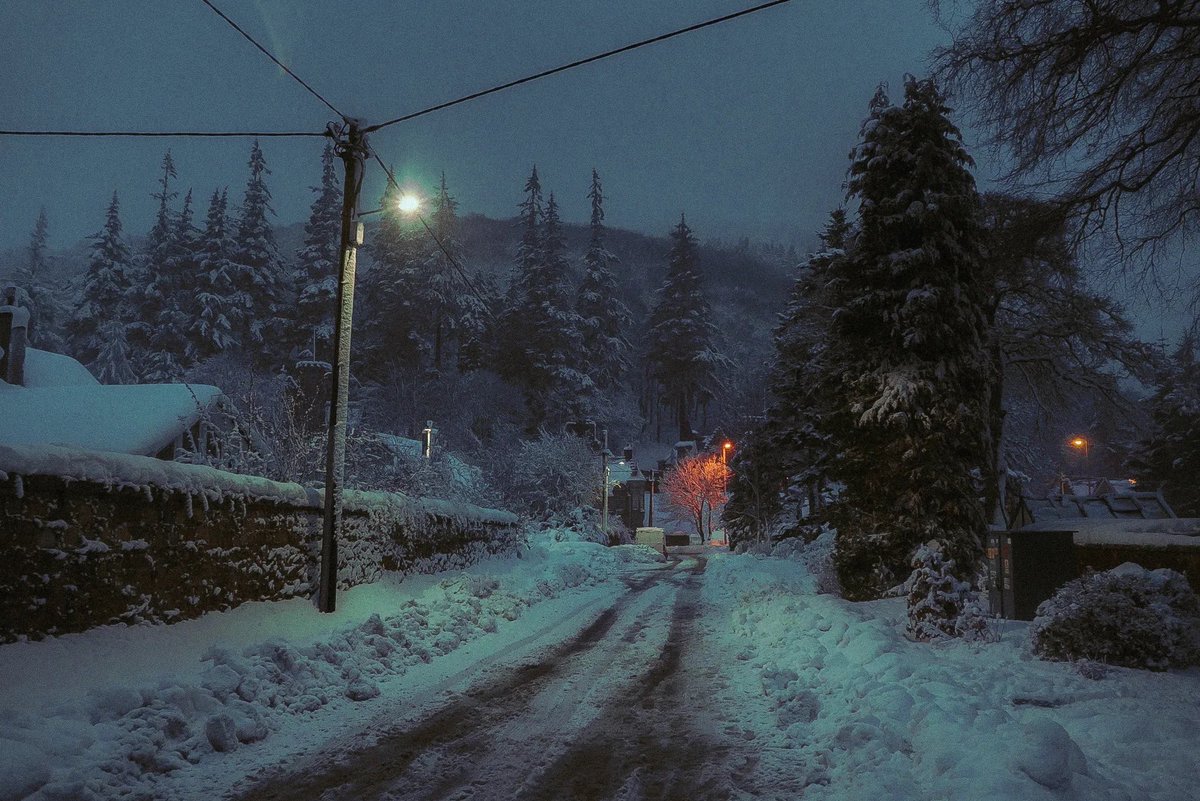 visualsofearth1's tweet photo. Winter nights in Scotland https://t.co/qdZq3qvMT3