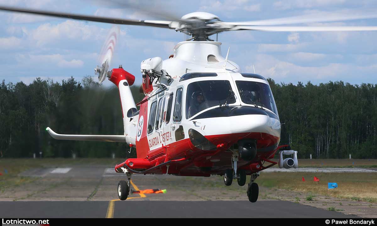 PBondaryk's tweet photo. Z ziemi sycylijskiej do Polski. (dwa dni lecieli) 
#AW139 #PH139E #EPBC #zdziś 
@guardiacostiera @PZLSwidnik @LDO_Helicopters https://t.co/Mlhk5dfZ1L