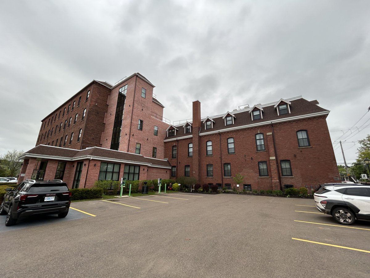 stickie444's tweet photo. Sydney Boutique Hotel in Charlottetown PEI. 10/10 https://t.co/4o18qUm4of
