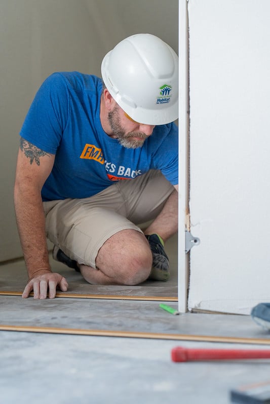 FMHins's tweet photo. 🏠🔨 FMH employees recently volunteered with @GDM_Habitat during the Walnut Crossing blitz build in Waukee. Our team contributed 48 volunteer hours helping build a future home for a local family. #FMHGivesBack https://t.co/dWOQpYpl3L