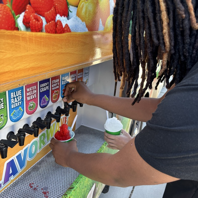 mojaveCoyotes's tweet photo. Kona Ice for all students who invested in their education today!! https://t.co/sTUoCYuCGi