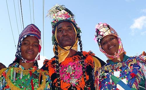 JohnAlexVar_'s tweet photo. @TerryStryker @maps_black Son literalmente cocolos. Es una porción de la población dominicana que es afrocaribeña descendiente de esclavos en colonias inglesas (como Antigua y Barbuda) que llegaron a trabajar el azúcar y en puertos para tener una vida más libre. Sus descendientes solo están volviendo. https://t.co/ysZJYS1lVx