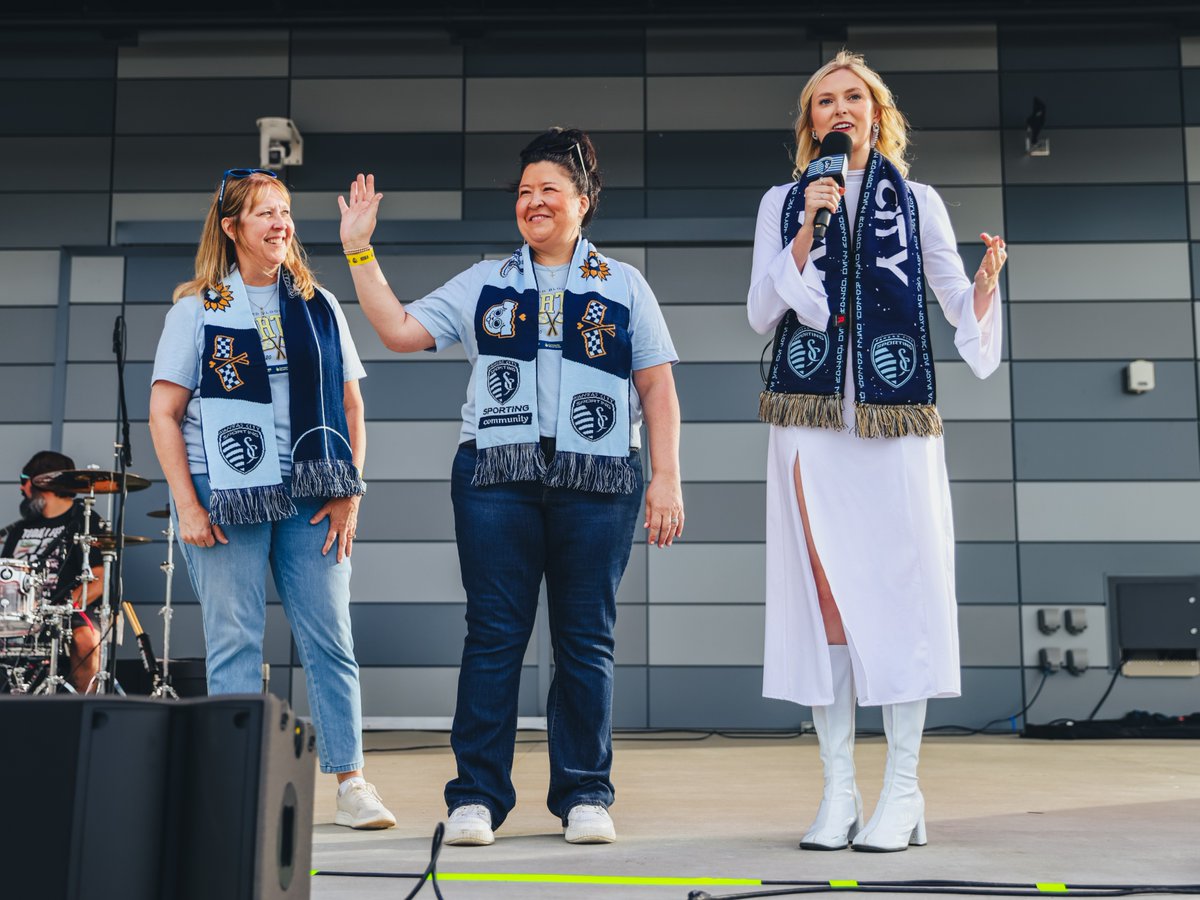 CommBloodCtrKC's tweet photo. What an incredible night with @SportingKC ⚽❤️

The evening was filled with energy, teamwork, and community impact as our team members connected with fans, spoke about the importance of blood donation, and celebrated the lifesaving mission we carry out every day. https://t.co/foy9lb4TBk