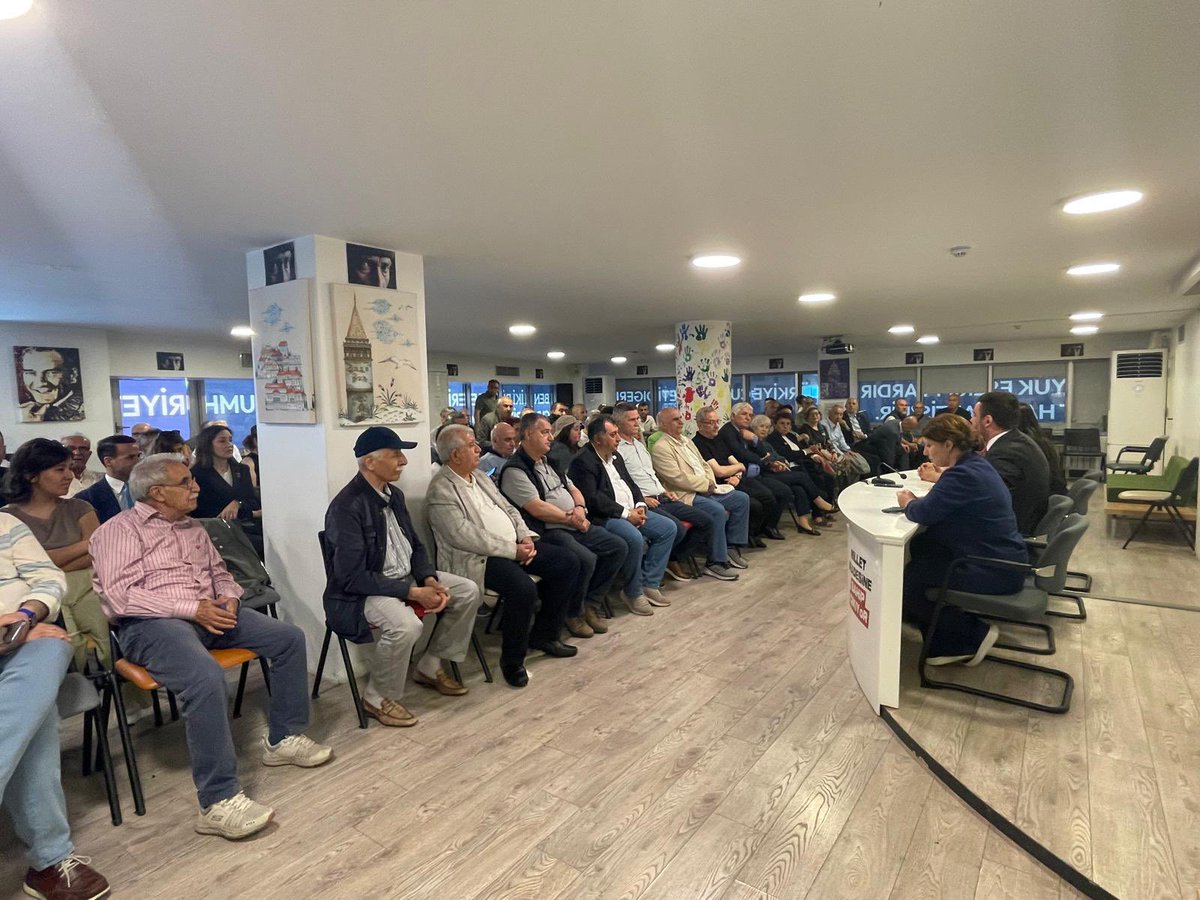 chpkadinuskudar's tweet photo. Bugün Cumhuriyet Halk Partisi Üsküdar İlçe binamızda örgütümüzle bayramlaşmanın mutluluğunu yaşadık. Ardından il başkanlığımızda bir araya gelerek kardeşlik ruhunu hep birlikte paylaştık. 
@BerkTutuncu 
@zerrin42541384 
@Efkannpolatt 
@chp_uskudarilce 
@chpkadinuskudar https://t.co/63KKjwioaY
