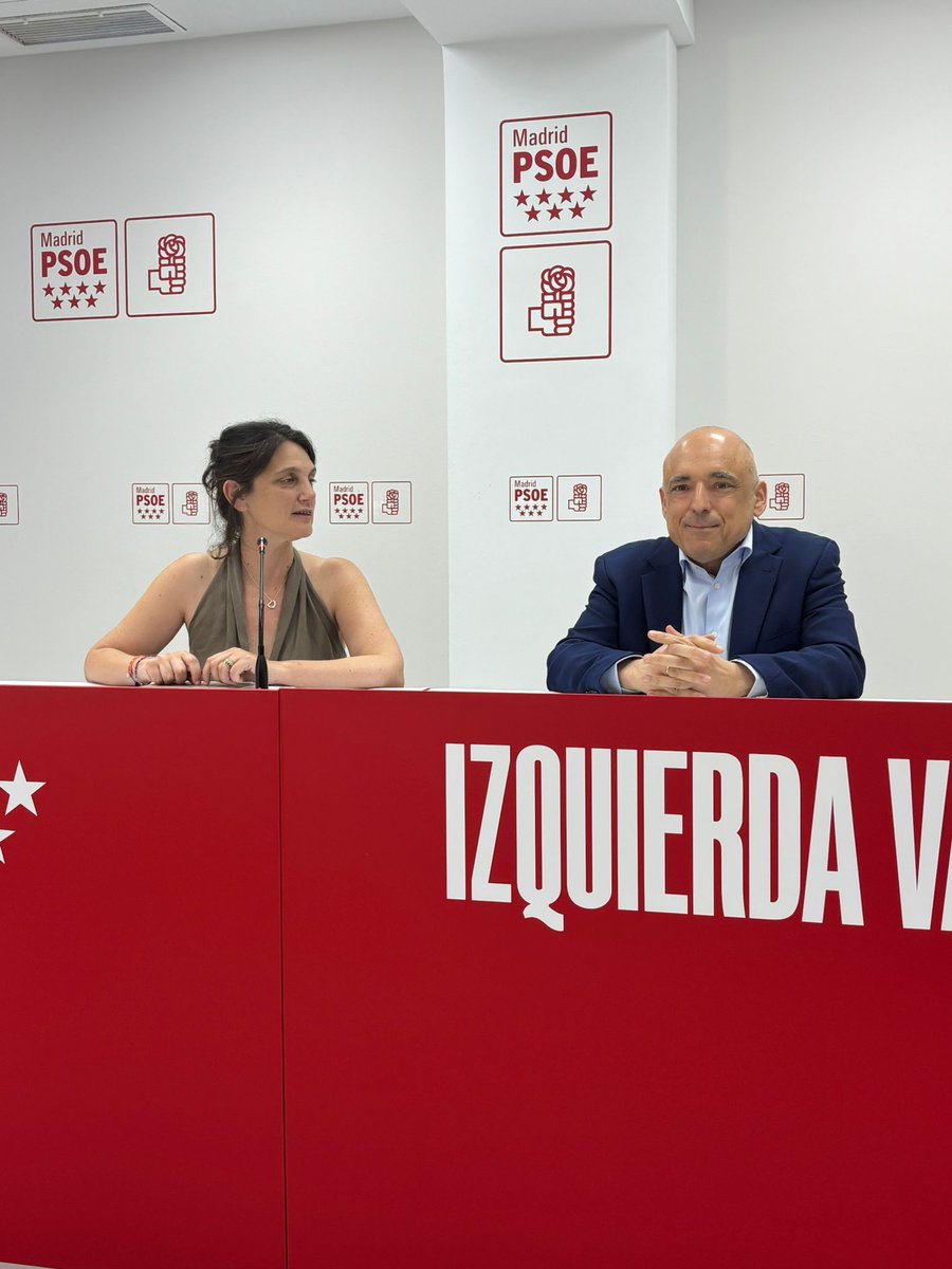 psacera's tweet photo. Gracias @SimancasRafael por venir a hacer Balance del Gobierno de España a la sede del @psoe_m 
Cuánto hecho y cuántas leyes y mejoras nos quedan por hacer!!
Seguimos. https://t.co/Q6QHL6BIoy