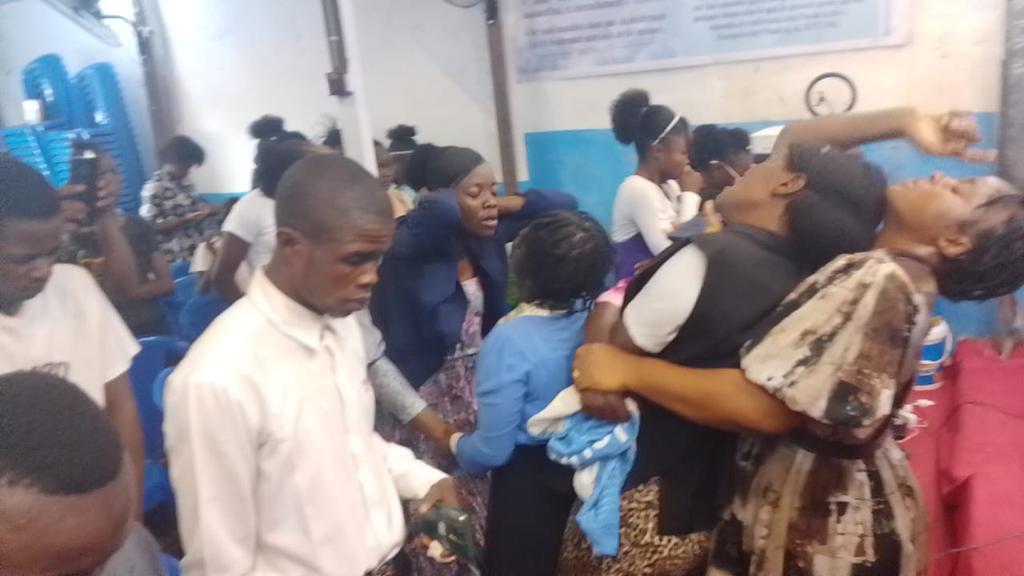 MessageProds's tweet photo. KINSHASA : LE TABERNACLE DU SURNATUREL REND GRÂCE À DIEU POUR LA BONNE TENUE DE LA RÉUNION DE PENTECÔTE

 L'église le Tabernacle  du Surnaturel de Kinshasa, conduite par le pasteur Joël Wengi a,  dans un message envoyé à MessageProds...LA SUITE👇
https://t.co/WdCLsnnT29 https://t.co/IdZmUnh2q0