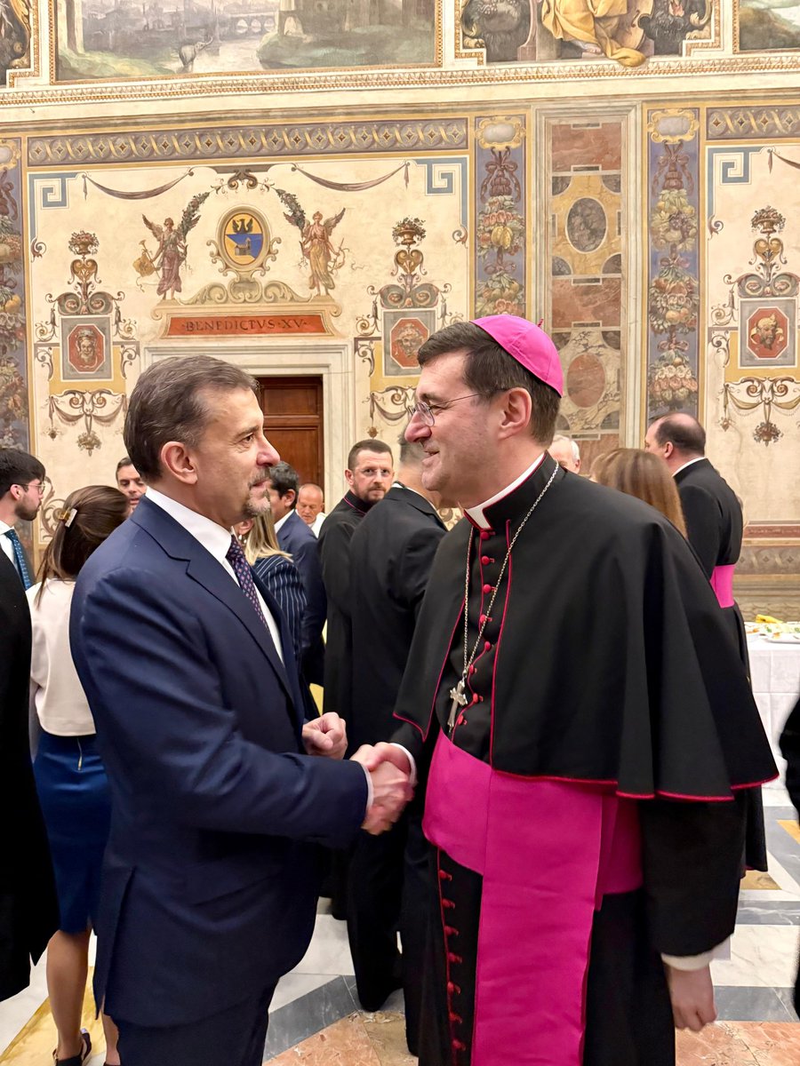 GeorgeBologan's tweet photo. Întâlnirea anuală a Cardinalului Secretar de Stat (Prim ministru🇻🇦), Pietro Parolin cu corpul diplomatic acreditat pe lângă Sfântul Scaun a fost o bună ocazie de a schimba opinii realiste și de a vorbi despre diplomația speranței în epoca degringoladei și a dezumanizării. https://t.co/Qabp1vw0yn