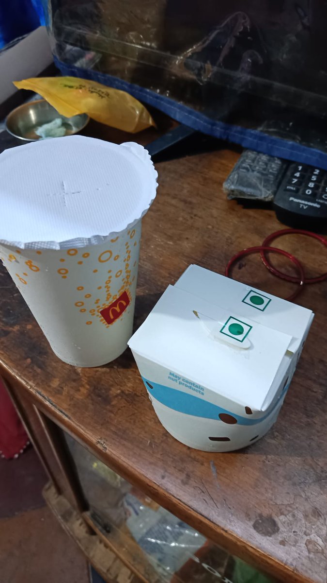 ShauryaKumar_29's tweet photo. Extremely disappointed with the service from @zomato and @McDonalds today. I ordered a Large Oreo McFlurry and a Strawberry Sundae, but instead received a Small McFlurry and a cold drink in place of the sundae.
This is completely unacceptsble. https://t.co/foGZi3bVnQ