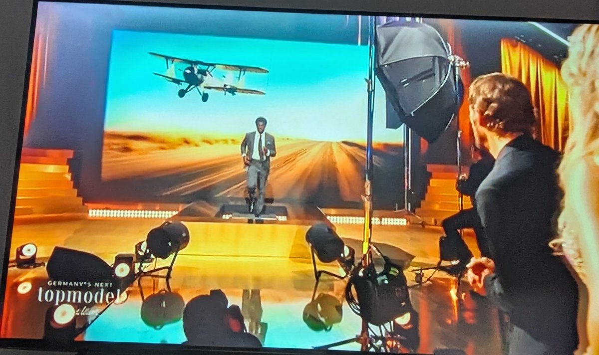 potthuebsch's tweet photo. Wer kennt ihn nicht, den casual Spaziergang durch die Wüste #GNTM https://t.co/So7UMVHhbK