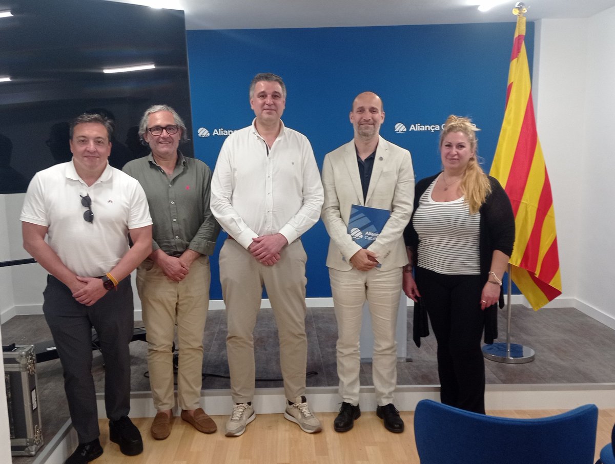 mestres_xavier's tweet photo. Avui hem mantingut una reunió cordial i molt aprofitosa amb el Gremi de Restauració @RestauracioBCN , on hem pogut compartir inquietuds, propostes i la necessitat de defensar un sector fonamental per a l’economia i la identitat del nostre país.
Des d’Aliança Catalana continuarem treballant amb seny i compromís al costat dels qui aixequen Catalunya cada dia.
#SalvemBarcelona amb @Barcelona_ACat