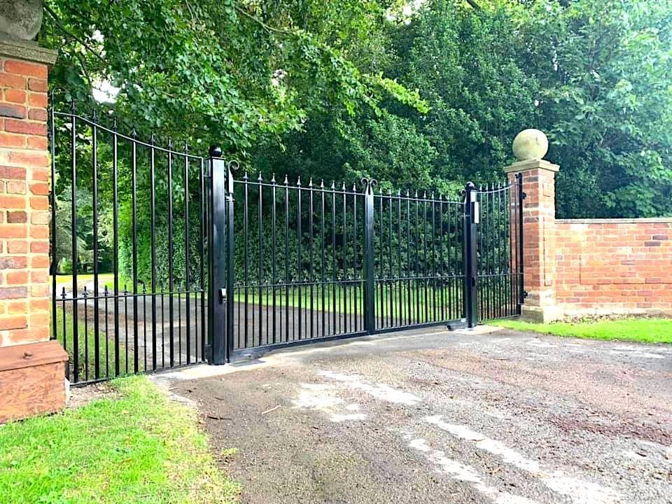 GatesLivewire's tweet photo. Electric Gates in Barnard Castle

Looking for electric gates in Barnard Castle? Livewire is your trusted local specialist in secure, stylish and fully automated gate systems.

📍 Barnard Castle, Darlington, Durham, Newcastle and surrounding areas

☎️  01833 627776

#BarnardCastle https://t.co/aLYvra4KzC