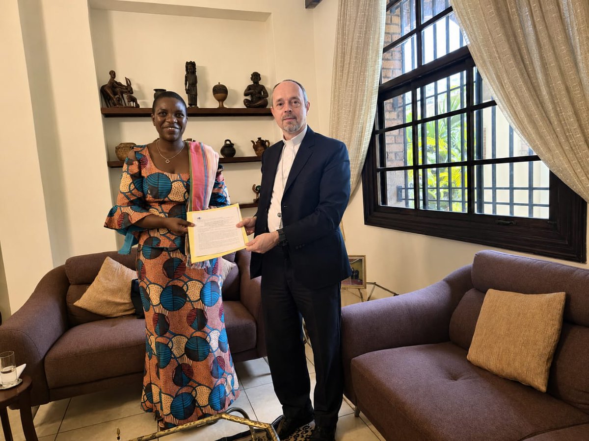 RDC_GenreEquite's tweet photo. Ce 28 mai à Kinshasa, nous avons été reçues en audience par Son Excellence Monseigneur le Nonce Apostolique, représentant du Saint-Siège en RDC, dans l cadre du plaidoyer pr la création du C.N. du Genre et de la Parité.Nous saluons l’écoute et l’intérêt accordés à cette démarche. https://t.co/4LPksombXP