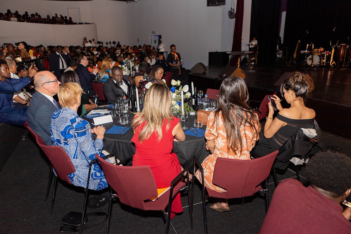 CCCongolaisbxl's tweet photo. ⭐️ NYOTA AWARDS : LES MOMENTS FORTS DE LA SOIRÉE✨

Célébrer. Impacter. Transmettre. ✨

L’histoire est écrite. 👑💡

Photographe 📸: MISTER H 

#NyotaAwards #PremiereEdition #CentreCulturelCongolais #WeAreBxl

3/4 https://t.co/2UXkZXiZ2c