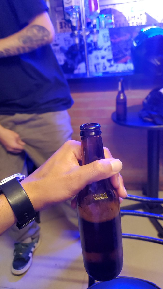 chillin_broda's tweet photo. El peligro que es tener un socio que tiene bar https://t.co/uqFNrxUEV2