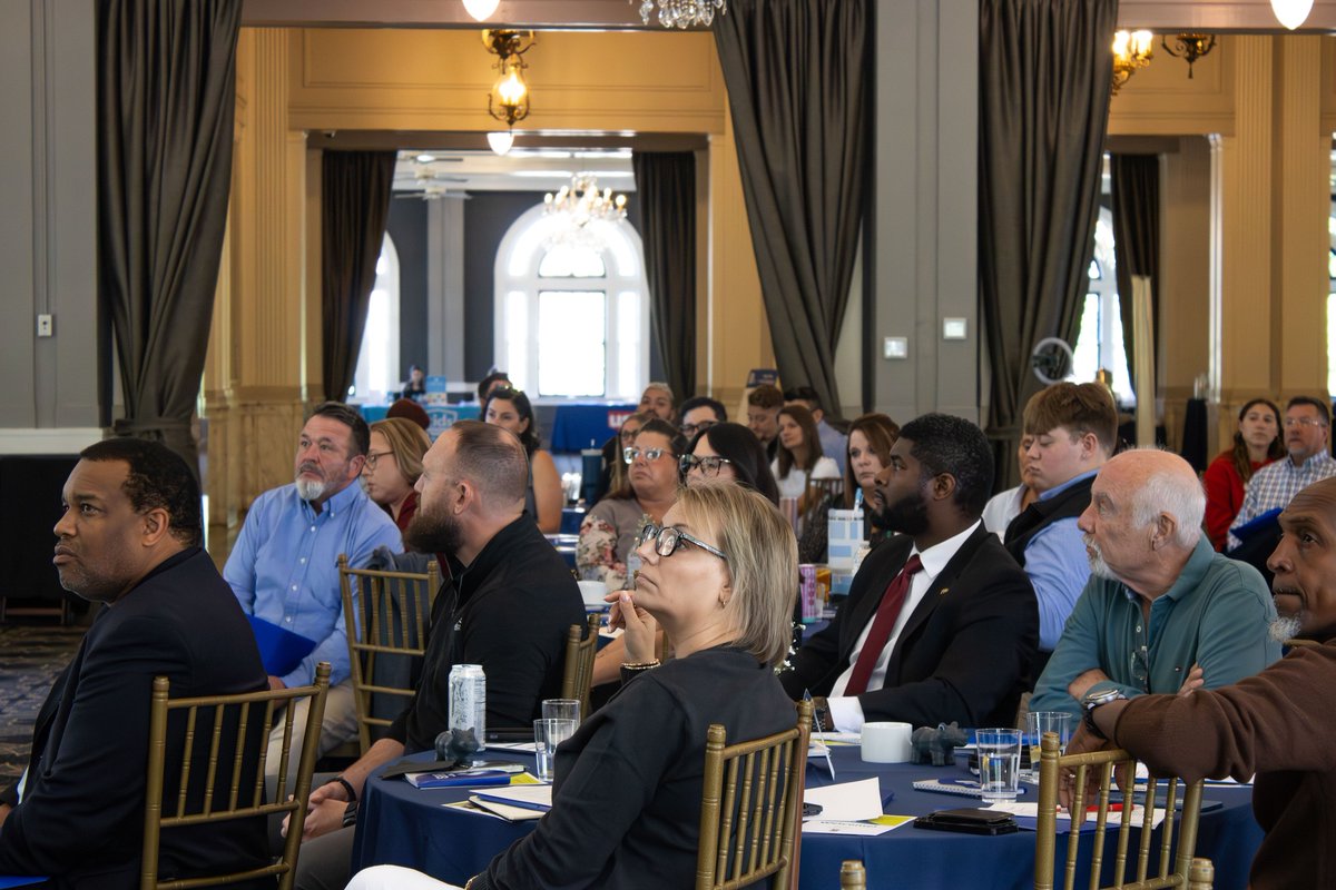 BluegrassCoach's tweet photo. A couple of weeks ago, Coach Mark spoke about Creating a Culture of Accountability at the Better Business Conference and had a wonderful time meeting new connections and reconnecting with old friends. Thank you @bbbkyin for the opportunity! https://t.co/wV13PrvoH2