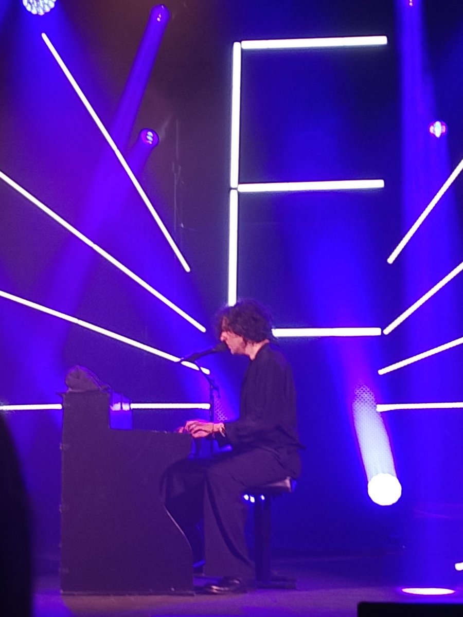 Elena7741072863's tweet photo. È unico il mio poeta 😍💙 #ErmalMeta #Napoli #CasadellaMusica #TourClub2026 @MetaErmal @famedalupi https://t.co/IGOFs3y4jP