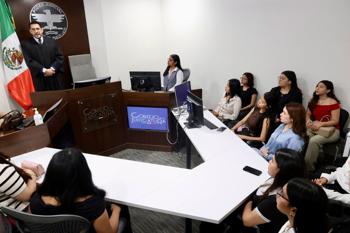 poderjudicialnl's tweet photo. Alumnas y alumnos de la @FACDYC_UANL realizaron una visita al Juzgado 2° Familiar Oral del Primer Distrito Judicial, donde fueron recibidos por el Juez José Roberto de Jesús Treviño Pintor. https://t.co/GhJvGv3jgx