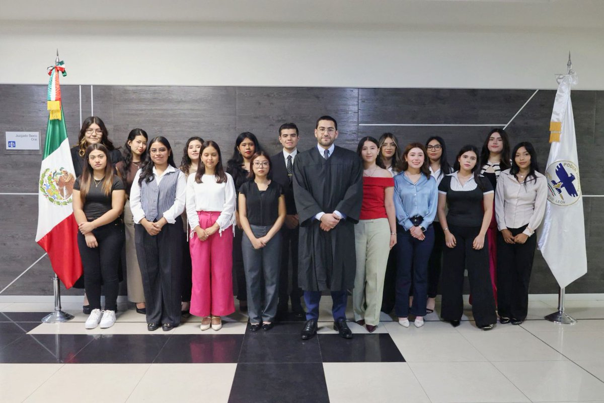 poderjudicialnl's tweet photo. Alumnas y alumnos de la @FACDYC_UANL realizaron una visita al Juzgado 2° Familiar Oral del Primer Distrito Judicial, donde fueron recibidos por el Juez José Roberto de Jesús Treviño Pintor. https://t.co/GhJvGv3jgx