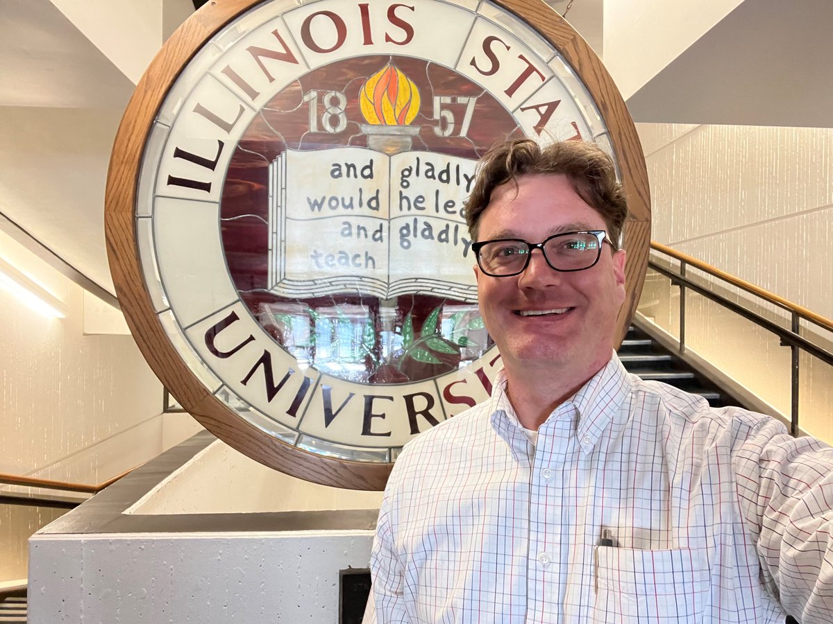 USGPO's tweet photo. GPO's Superintendent of Documents Scott Matheson visits Illinois State University’s Milner Library and meets with Depository Coordinator and Depository Library Council Chair, Angela Bonnell. This library has been part of the FDLP since 1877!
@ISUMilnerLib https://t.co/lFrCKP1pJn