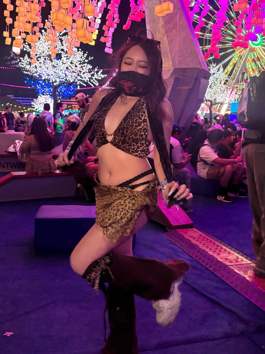 vietangell's tweet photo. edc day 3! https://t.co/e9uTGi8XMG