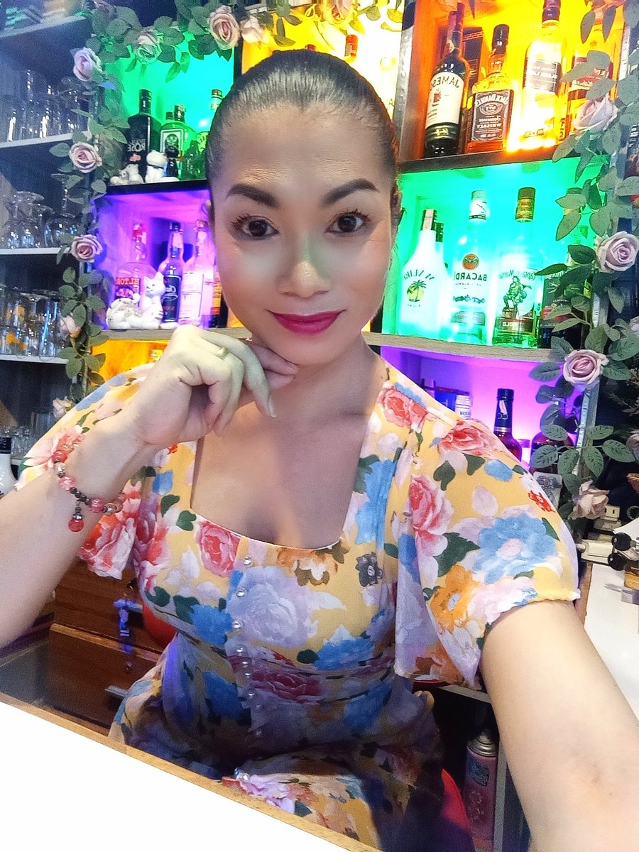 pathitta1978's tweet photo. Good evening, on this Thursday night and have a fantastic day, everyone. I wish everyone is happy today. Please!! If somebody wants to drinks tonight. You're welcome to Cat Bar &amp; Cafe.. Come to enjoy with me. I will waiting for you tonight. https://t.co/FaZgOFNOAl