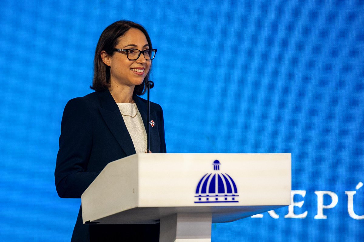 dpprdo's tweet photo. El presidente @luisabinader encabezó la presentación del nuevo sistema de Permiso de Salida de Menor 100% digital; servicio estará gratuito hasta el 28 de junio.

🔗 Amplía en https://t.co/dlx9bzMHyZ https://t.co/5wpLHI0QOw