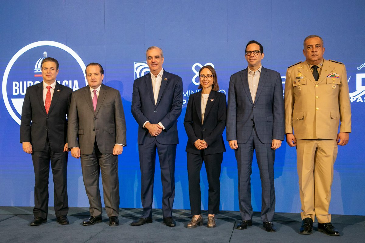 dpprdo's tweet photo. El presidente @luisabinader encabezó la presentación del nuevo sistema de Permiso de Salida de Menor 100% digital; servicio estará gratuito hasta el 28 de junio.

🔗 Amplía en https://t.co/dlx9bzMHyZ https://t.co/5wpLHI0QOw