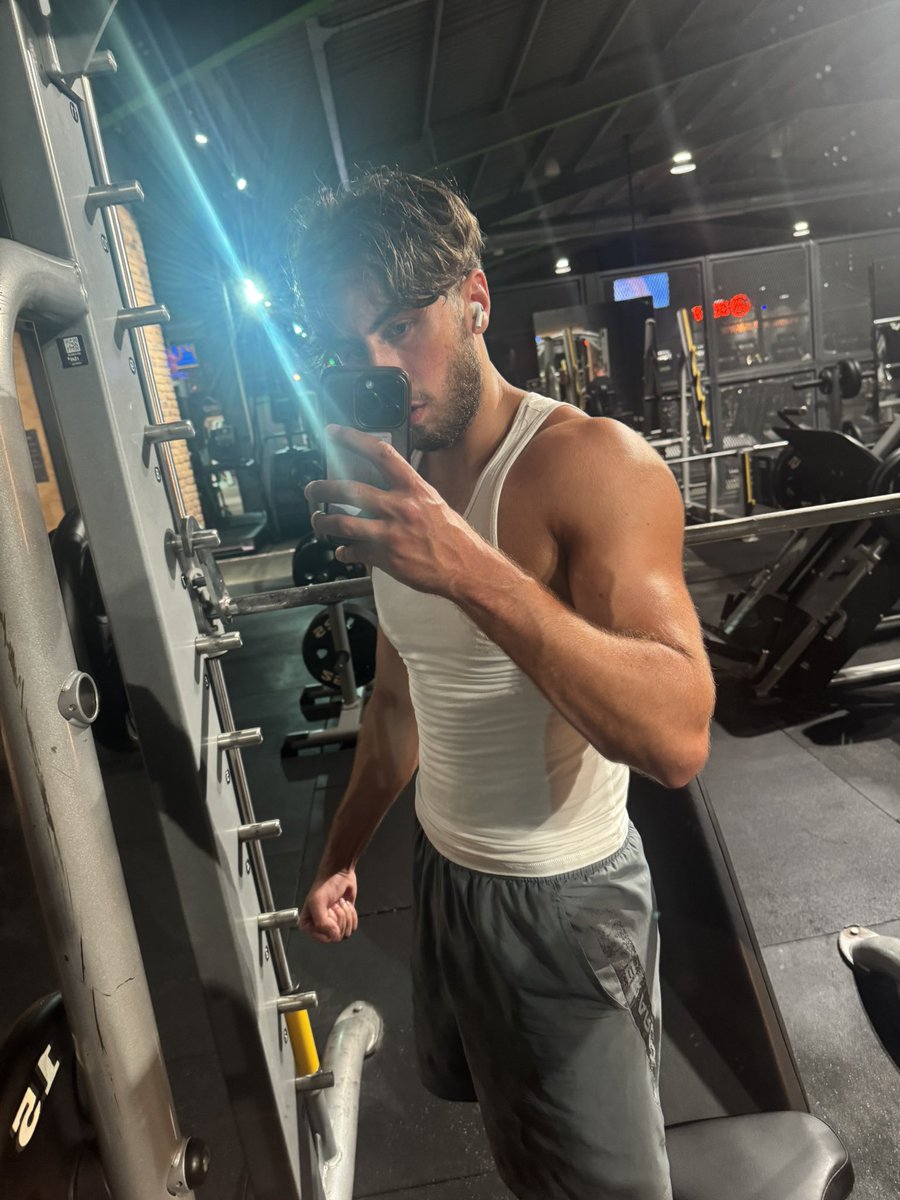 AlphaLMP55's tweet photo. Who needs a new alpha in their life ? ;) 💪🏽😈 https://t.co/t8S6X3Jl7H