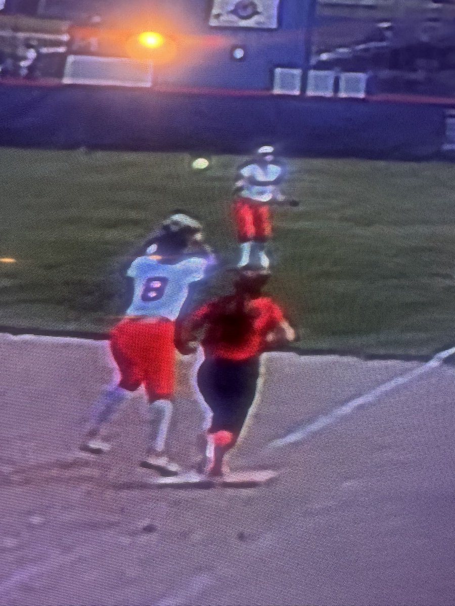 dmb413436's tweet photo. @LylaHope @CoachTRossi @BeaconNSports @RickArmstrong28 @NCHSSB @OHSPantherSB @AdalynnFugitt28 @JaelynnAnthony1 @44_betsyj Top of 7 against Oswego, score 5-4 them. Runners on second and third, clutch hit to score girl from 3rd and advance other girl to 3rd. Umpire calls our player out at first to end the game instead of 5-5 with players on first and third!! Are these umpires getting paid by Oswego😂 https://t.co/rKG9hFaq58