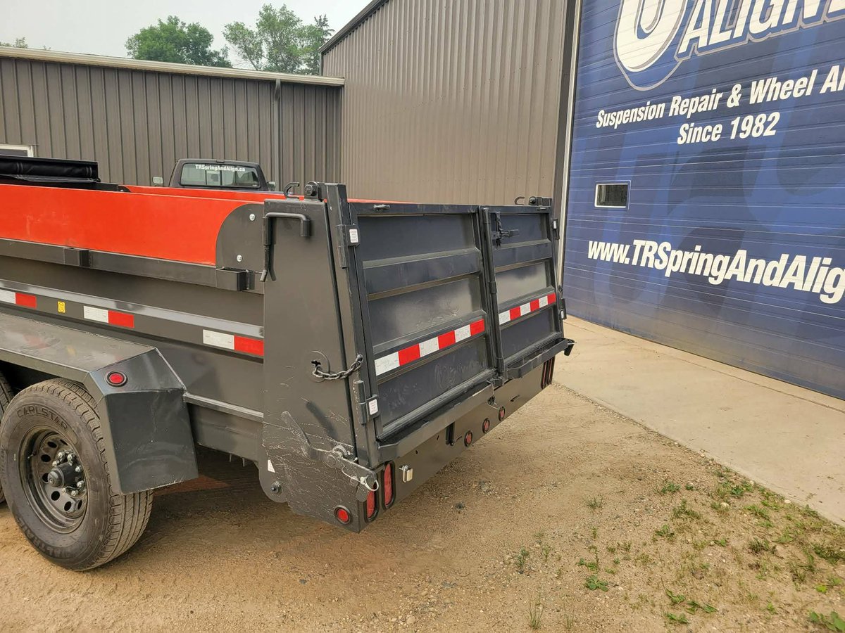 TRSPRINGALIGN's tweet photo. Built for the toughest jobs, the 2026 Precision Bumper Pull Dump Trailer lineup delivers ultimate durability. Features a versatile 3-way tailgate (barn doors, spreader gate, ramp hooks) &amp; convenient slide-in or combo ramps. Perfect for contractors &amp; landscapers! 🚜💼 #HeavyDuty https://t.co/0c90MiFUs2