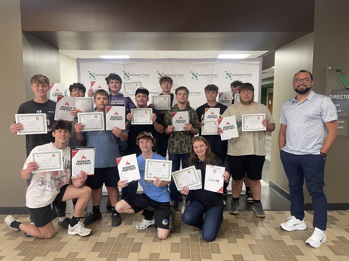 ConnectWithAMC's tweet photo. Congratulations to these @HolgateSchools students who recently completed Wildfire Leadership training! These students are part of our pre-apprenticeship program on the mechanical principles pathway. https://t.co/lfieYQGZg1