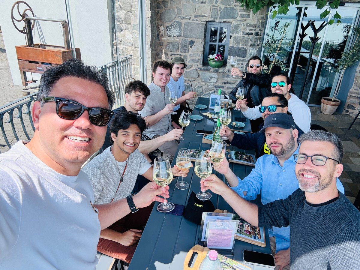 meshpay's tweet photo. Egészségünkre!

The Mesh Product, Engineering & Design teams just wrapped a week in Budapest for their H1 offsite.

Strategy sessions, an AI-native hackathon, and a little karaoke for good measure.

The perfect backdrop for team alignment and big ideas. Fired up for what's next! 🚀