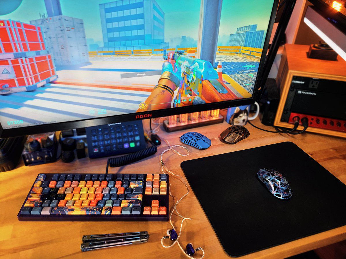 SibeSound's tweet photo. The @wlmouseofficial Beast X Tempered is still one of my favorite mouse releases to this day. 

Though it would have been more fun to have different patterns, the execution is still great.

Matching it with case hardened skins is the way🤌😍 https://t.co/46ThdcLXFG