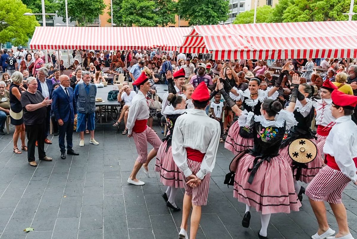 eciotti's tweet photo. La Festa dei Mai de Saint-Roch fait vivre l’âme niçoise au cœur d’un quartier historique, populaire et profondément attaché à nos traditions.

Musique, langue niçoise, convivialité et transmission : ces rendez-vous sont précieux parce qu’ils font vivre notre identité et rassemblent les générations autour de ce qui nous unit.