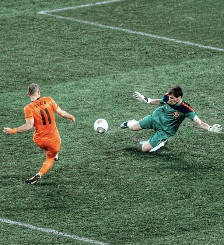UTDAhmard's tweet photo. Who made the best save, Emi Martinez or Casillas? https://t.co/sYPSYcDm28